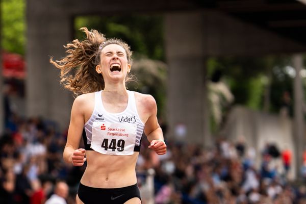 Maja Schorr (SV GO! Saar 05) ueber 400m am 04.06.2022 waehrend der Sparkassen Gala in Regensburg